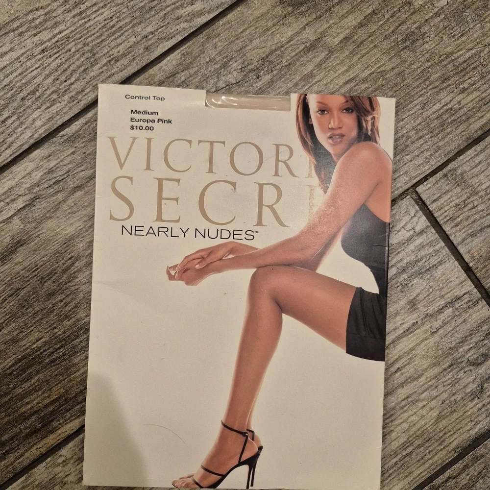 Vtg Victoria’s Secret Nearly Nudes Control Top Hosiery Medium Europa Pink Tyra B